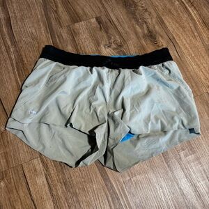 Kanji women’s green running workout athletic shorts lined size small